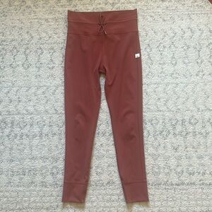 Vuori daily leggings.  Size M